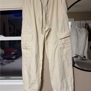 GAP Women’s cream Parachute Cargo Pants